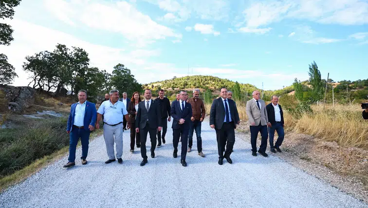 Manisa’da 12 mahalleyi birbirine bağlayan 46 kilometrelik yol yenilendi