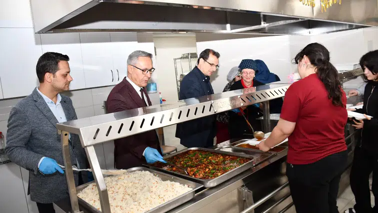 Kaymakam Güldoğan öğrencilerle iftar yaptı