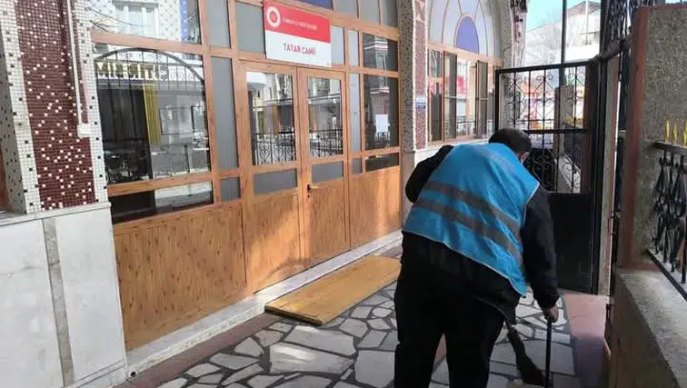 Turgutlu’da yükümlüler 30 camide kamu yararına çalıştı