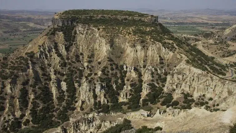 Kula’da açık hava müzesi: Tabala Kalesi ve Lav Diyarı