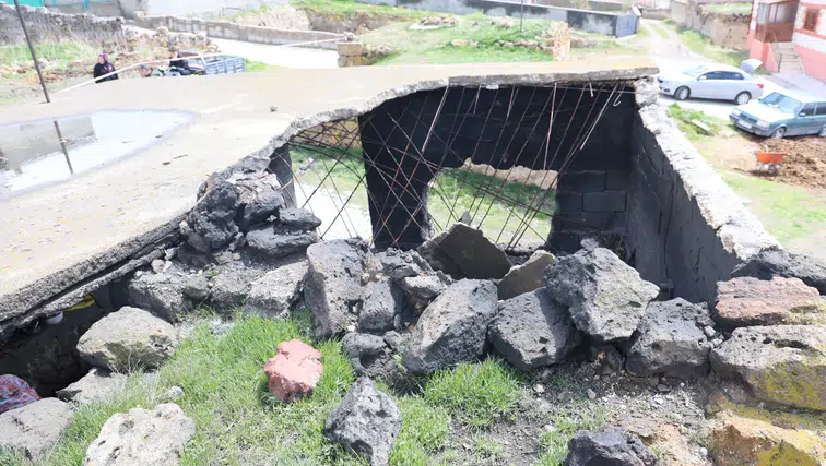 Köy fırının tavanı çöktü: 1 kişi hayatını kaybetti