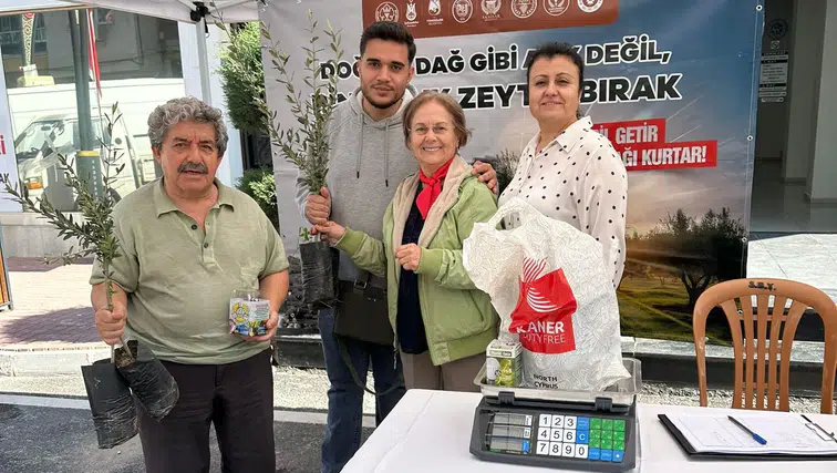 Saruhanlı’da “Bir Pil Getir, 8 Ton Toprağı Kurtar” kampanyasına yoğun ilgi
