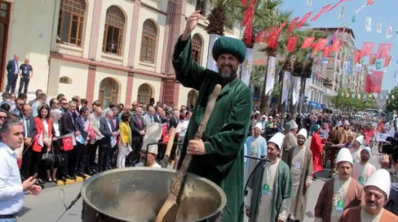 Mesir macununda kaç çeşit baharat var?