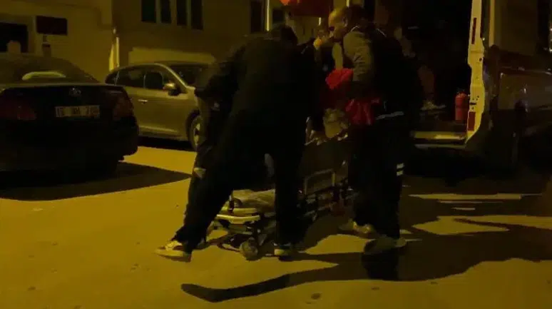 Evlerinde otururken tepelerine tavan çöktü