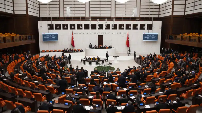 AK Parti’den Kritik Hafta! 11. Yargı Paketi, Trafik Cezaları ve Yeni Düzenlemeler Yolda