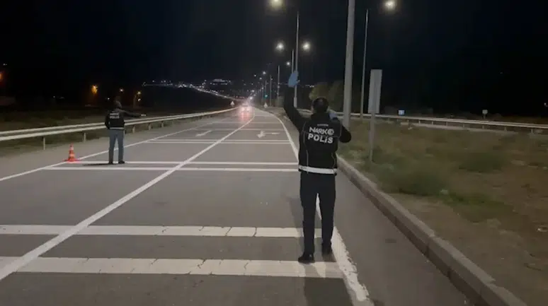 Yabancı uyruklu şahsın üzerinden bakın ne çıktı