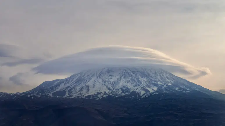 Doğa harikası mercek bulutu görenleri büyüledi