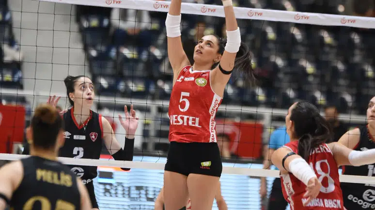 Manisa Büyükşehir’in Sultanları zirveyi sevdi