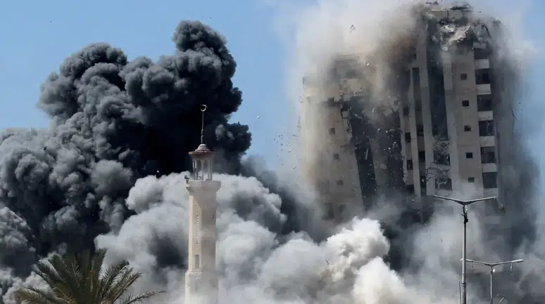 Gazze'yi fırtına vurdu: 22 bina çöktü