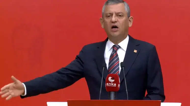 "Yarın 12'yi bekle" demişti! Özgür Özel'in konuşması başladı