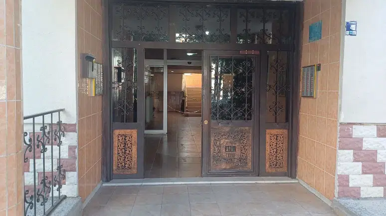 Çıkan tartışmada bina görevlisi bıçaklandı