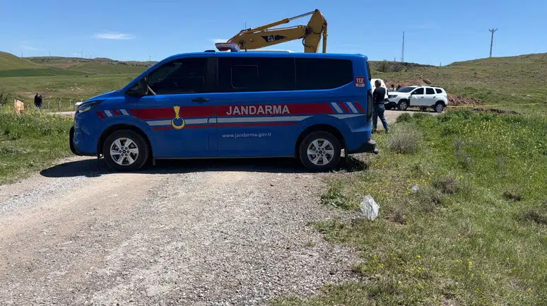 Kazıda insana ait kafatası ve kemikler bulundu!