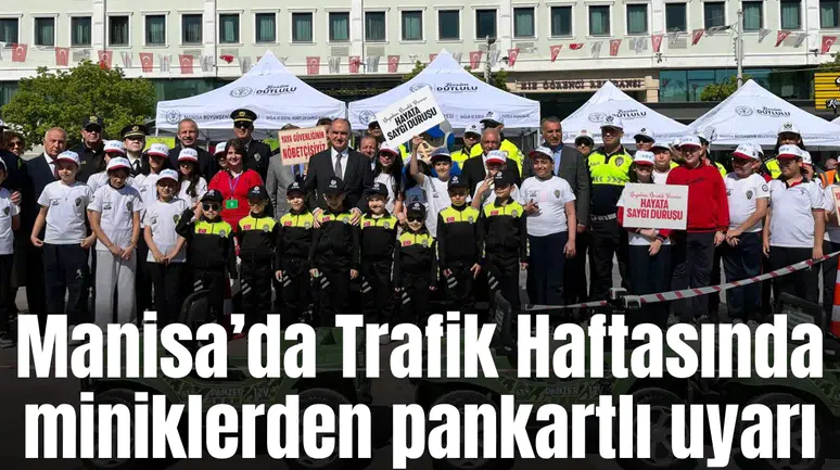 Manisa’da Trafik Haftasında miniklerden pankartlı uyarı