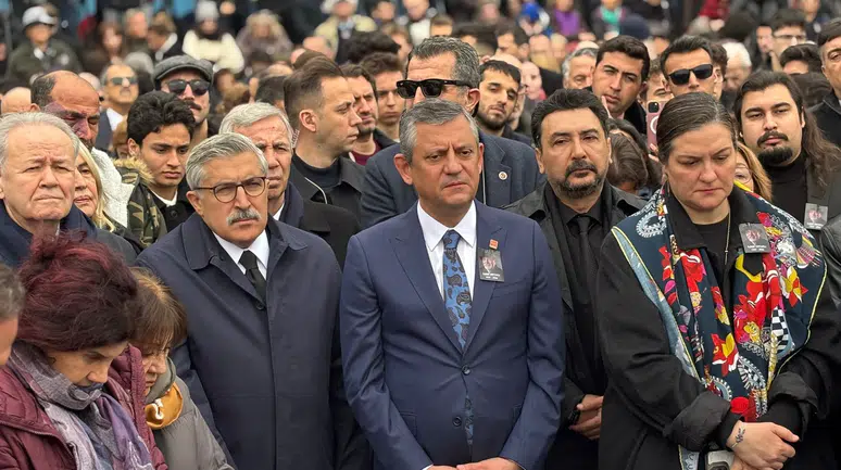 İlber Ortaylı için düzenlenen törene Özgür Özel'de katıldı