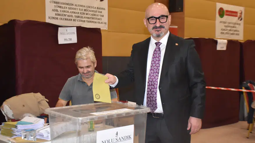 Manisa Barosunda Ümit Rona başkan seçildi