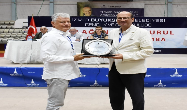 İzmir Büyükşehir Belediyesi Gençlik ve Spor Kulübü'nde Bayrak Değişimi