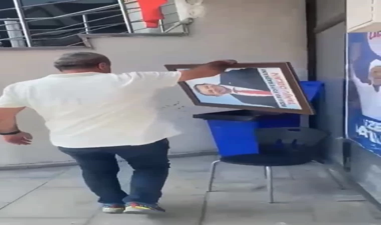 CHP İl Başkanlığı'ndaki fotoğrafı çöpe atıldı!