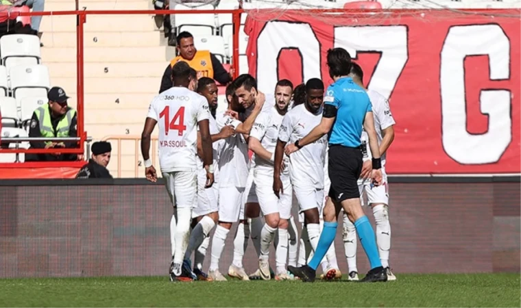 Antalyaspor ve RAMS Başakşehir, Türkiye Kupası'nda son 16 turuna yükseldi