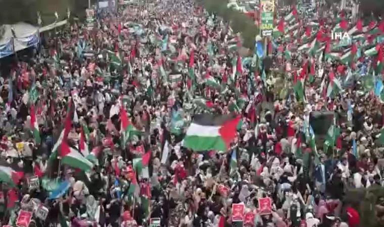 Filistin'e destek için on binler sokaklara döküldü