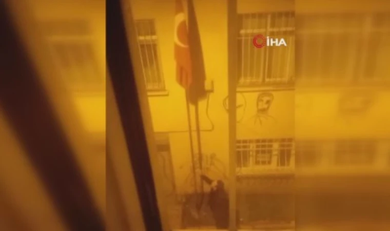 Türk bayrağını indiren şahıs göz altına alındı: Bakın bayrağı neden indirmiş?