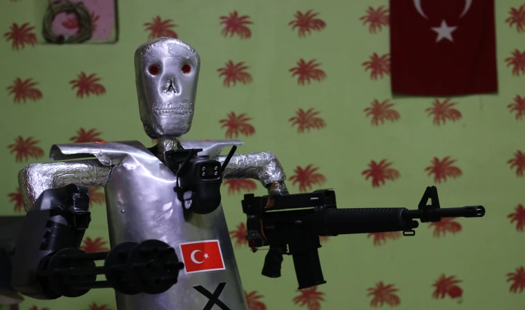 Kendi imkanlarıyla yapay zeka destekli insansız robot asker yaptı