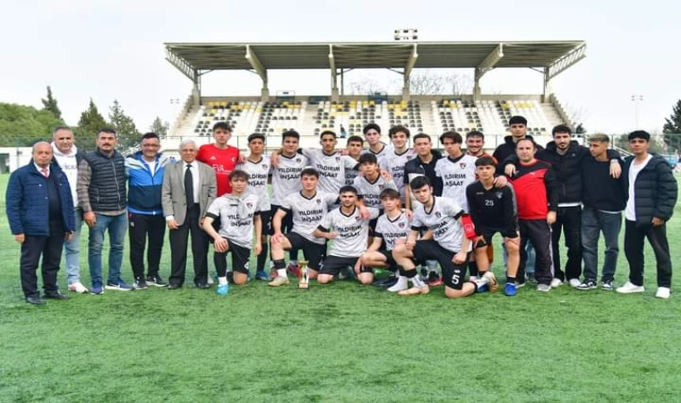 U18 Ligi'nde Şampiyon Karaköyspor kupasına kavuştu 