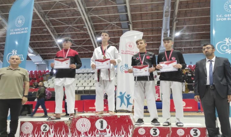 Foçalı taekwondocudan ’altın’ başarı