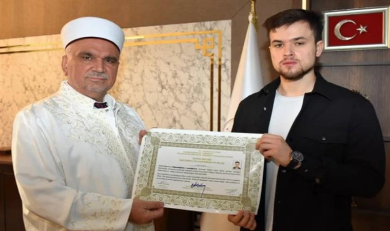 Kazakistan asıllı genç Müslüman oldu