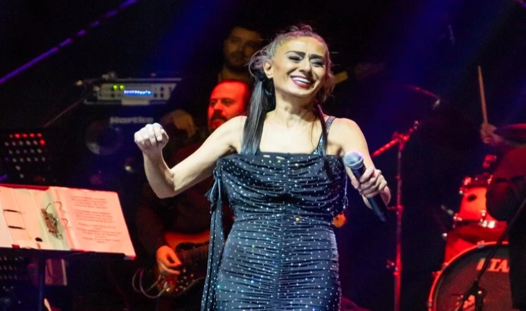 Yıldız Tilbe Türkiye’nin en eğlenceli kadın şarkıcısı seçildi