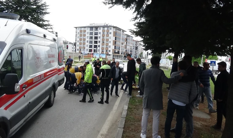 Uşak'ta feci kaza: Anne ve oğluna otomobil çarptı