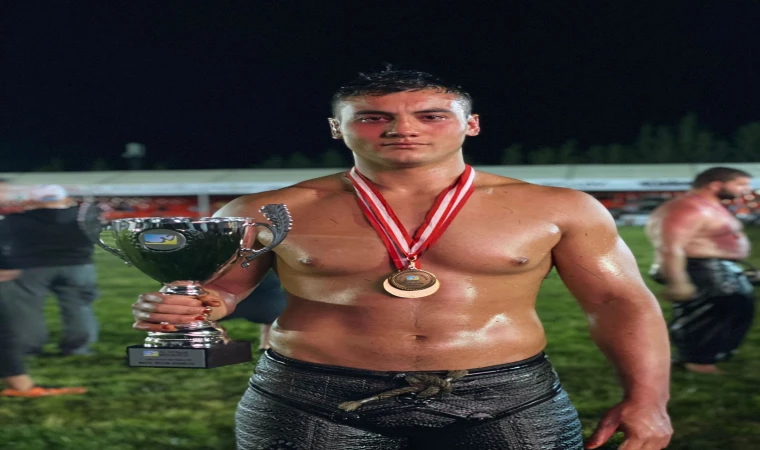 Yunusemreli yağlı güreşçi Özdemir'den altın madalya