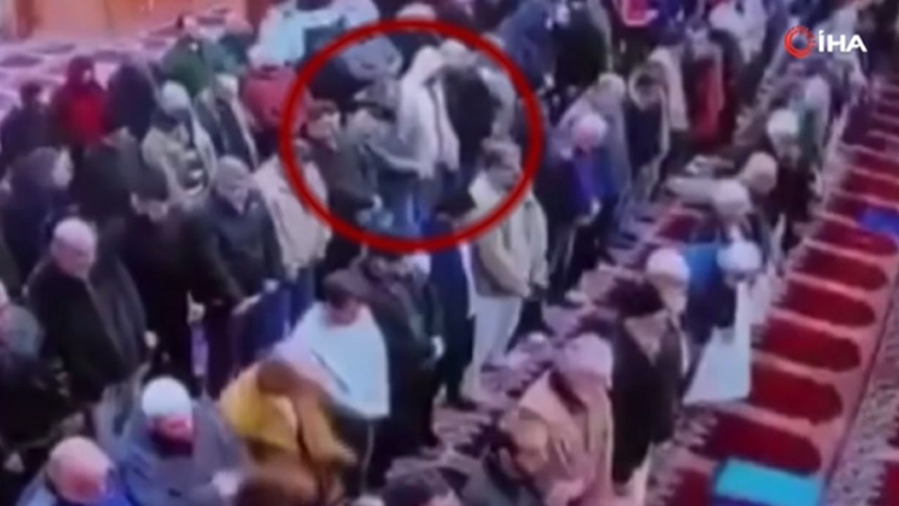 Cami imamı secdede bıçaklandı