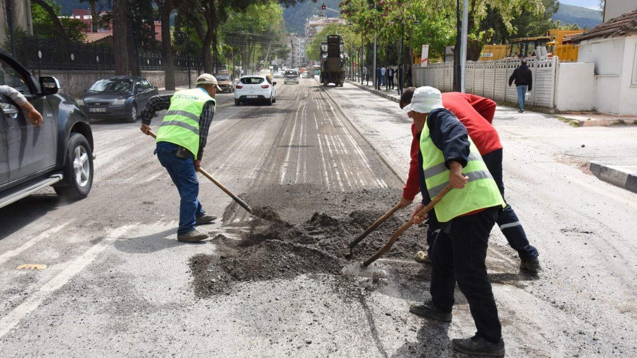 Manisa’da caddeler yenileniyor