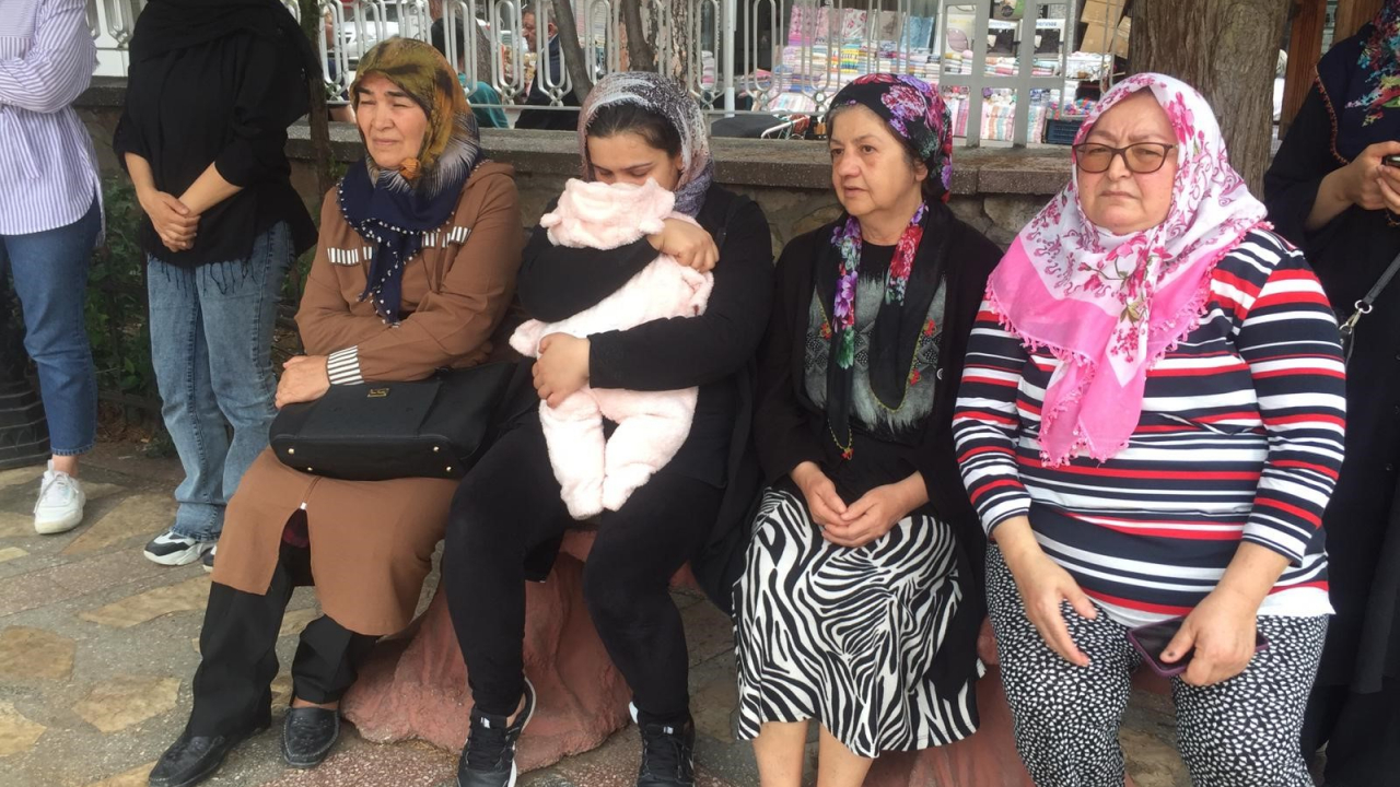 Minik Gülce'nin ölümü Alaşehir'i yasa boğdu