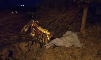 Manisa'da feci kaza: Kontrolden çıkan motosiklet devrildi