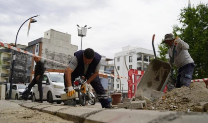 Yunusemre Belediyesi kaldırımları yeniliyor