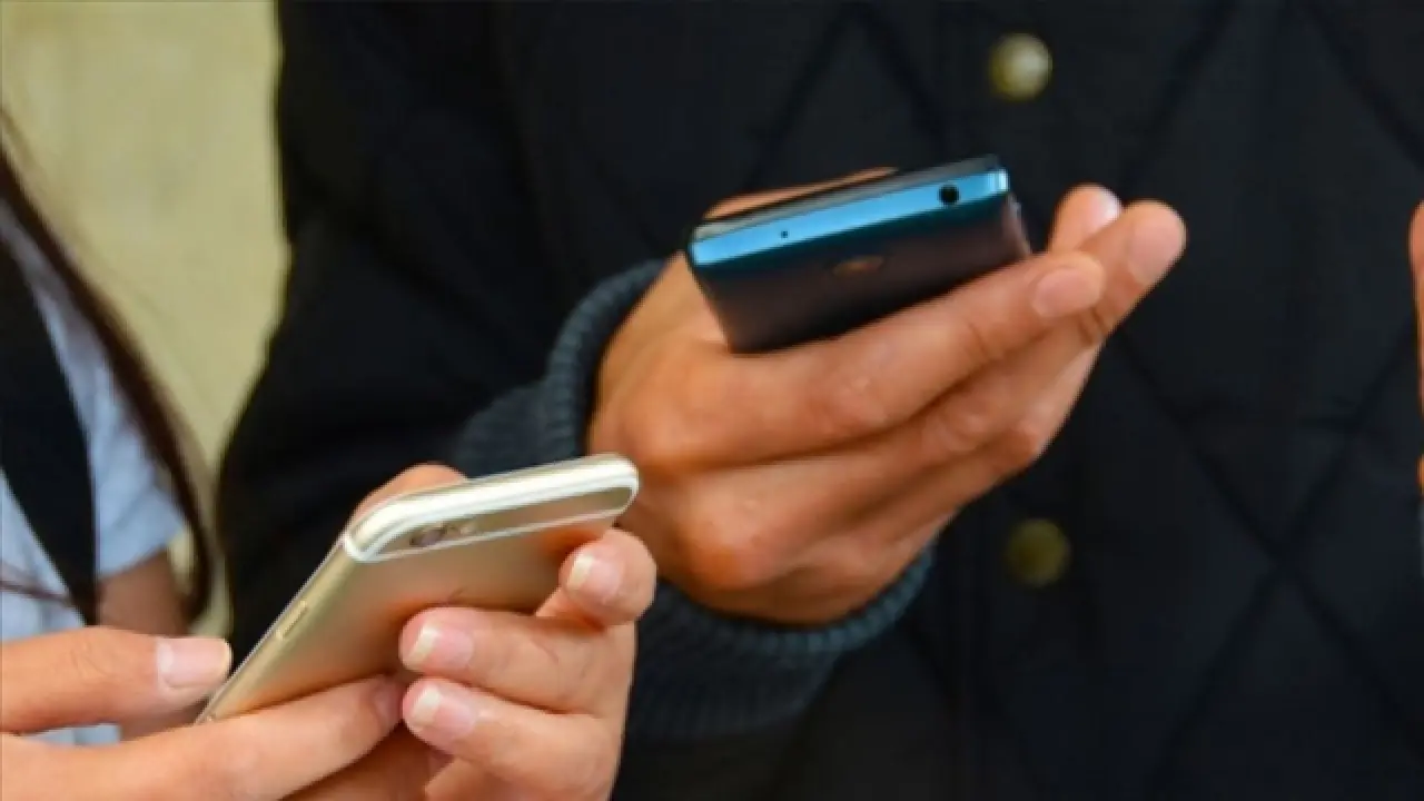 Eski telefonların içinden çıkan o maden dudak uçuklatıyor! 2