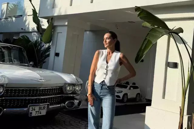 Fahriye Evcen'den Burak Özçivit'le romantik 'yaza veda' pozu
