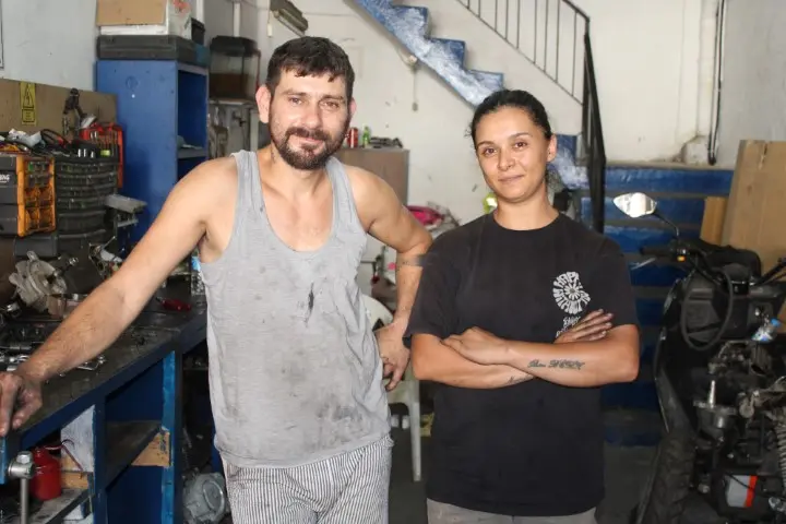 Çırak bulamayan eşine destek için başladı, motor ustası oldu