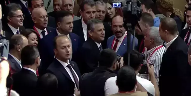 CHP'nin 22. Olağanüstü Kurultayı başladı! Tek aday Özgür Özel, Kılıçdaroğlu için koltuk ayrılmadı