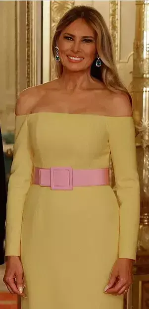 Melania Trump'ın Kraliyet yemeğinde giydiği elbise olay yarattı