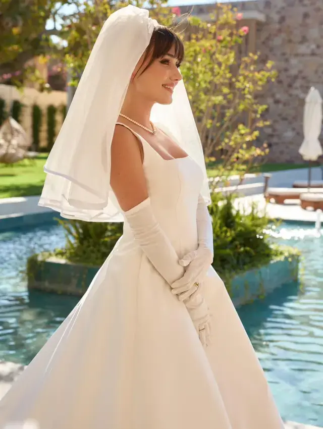 Mardin'de kına gecesi yapan oyuncu Sevda Erginci Yunanistan'da evlendi