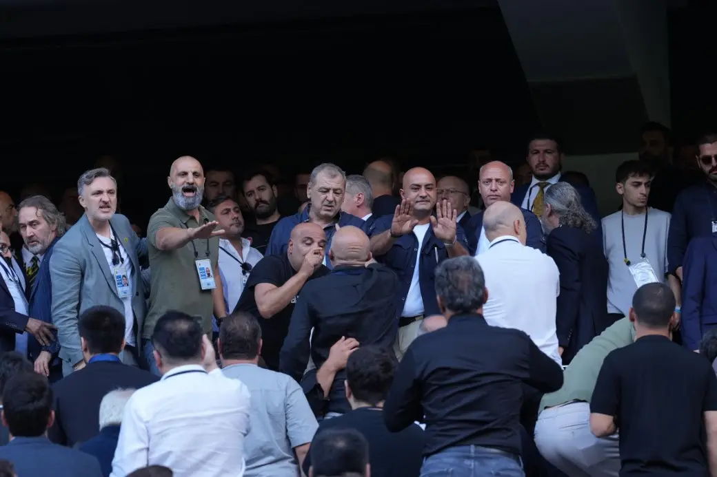 Fenerbahçe kongresinde gerginlik