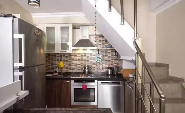 Usta oyuncu Settar Tanrıöğen, kedisiyle birlikte 2 oda bir salon evde yaşıyor