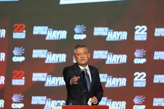 Özgür Özel, yeniden CHP Genel Başkanı seçildi