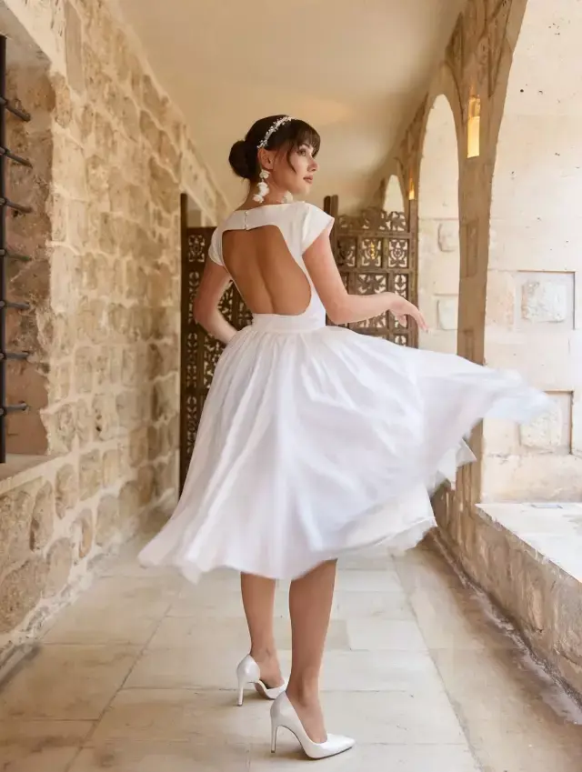 Mardin'de kına gecesi yapan oyuncu Sevda Erginci Yunanistan'da evlendi