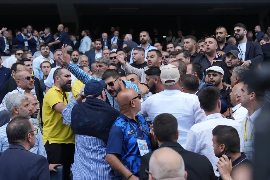 Fenerbahçe kongresinde gerginlik