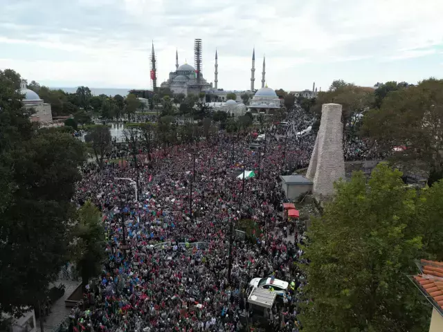 İstanbul, Ankara ve İzmir'de binlerce kişi Gazze için yürüyor