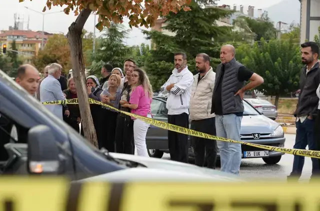 Aracından inip oturduğu bankta intihar etti