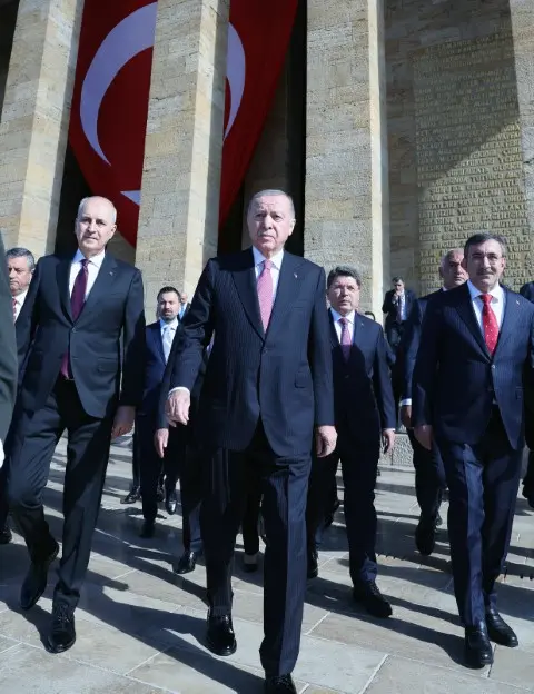 Cumhurbaşkanı Erdoğan başkanlığındaki devlet erkanı Anıtkabir’i ziyaret etti